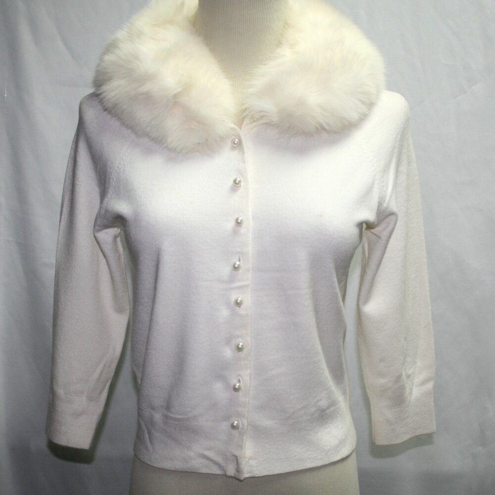 Cynthia Steffe Cream Faux Fur Collar Pearl Button Front Sweater Medium